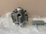 K070963 BENDIX ATR6 TRACTION RELAY VALVE 4.0 PSI p044